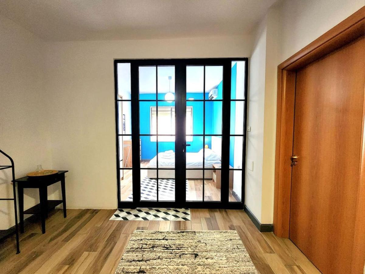 Turqoise Flat In City Center With 24H Self Check In Tiranë Ngoại thất bức ảnh
